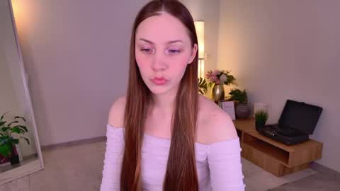Snapshot of dina_peach chatting on 04/22/26, 06:05 Dina online show from 04/22/26, 06:05