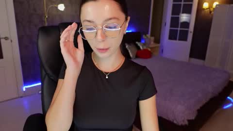 Snapshot of dinacandy chatting on 09/30/25, 10:31 dinacandy online show from 09/30/25, 10:31