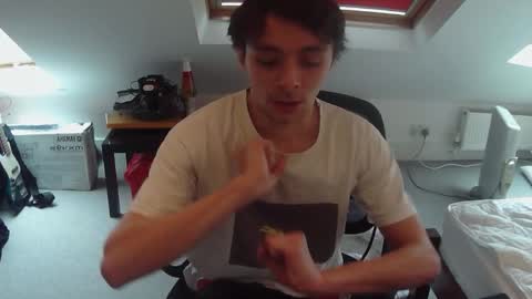 Snapshot of dinkel___ chatting on 10/29/25, 12:40 dinkel___ online show from 10/29/25, 12:40