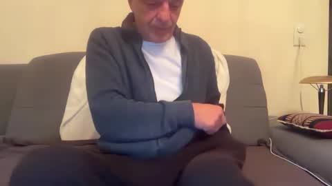 Snapshot of dinnerout1111 chatting on 10/12/25, 09:25 dinnerout1111 online show from 10/12/25, 09:25