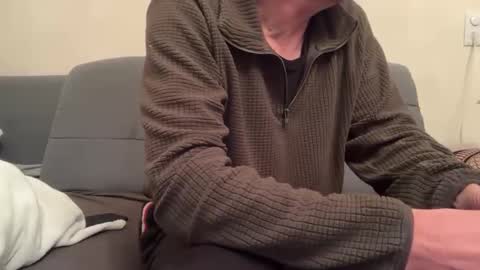 Snapshot of dinnerout1111 chatting on 10/28/25, 07:38 dinnerout1111 online show from 10/28/25, 07:38