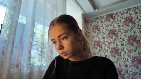 dinorahmroczkowski online show from 09/13/25, 08:25