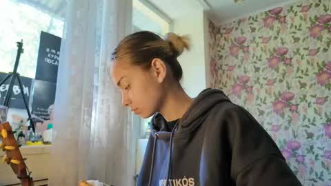 dinorahmroczkowski online show from 09/15/25, 07:41