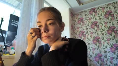 dinorahmroczkowski online show from 09/16/25, 07:42