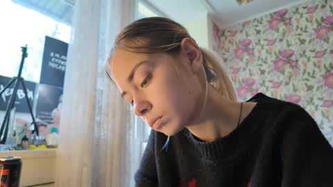 dinorahmroczkowski online show from 09/17/25, 07:43