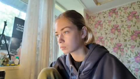 dinorahmroczkowski online show from 09/19/25, 08:05