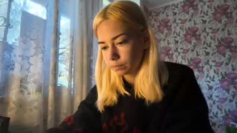 dinorahmroczkowski online show from 09/29/25, 06:18