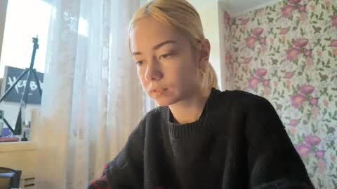 dinorahmroczkowski online show from 10/03/25, 08:11