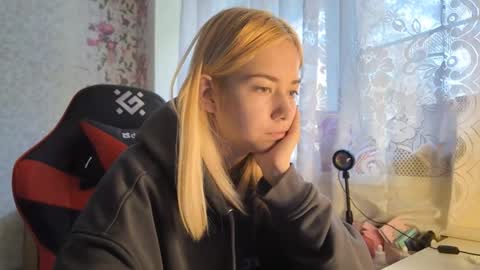 dinorahmroczkowski online show from 10/09/25, 07:17