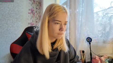 dinorahmroczkowski online show from 10/11/25, 07:18