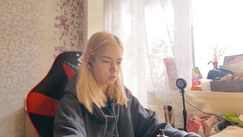 dinorahmroczkowski online show from 10/14/25, 07:31