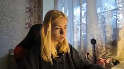 dinorahmroczkowski online show from 10/15/25, 07:30