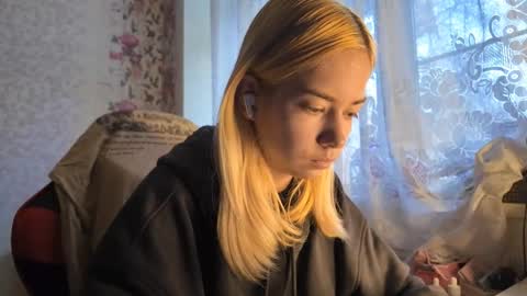 dinorahmroczkowski online show from 10/20/25, 07:20