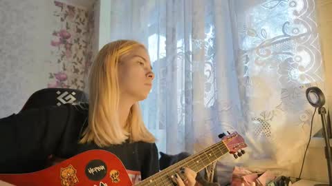 dinorahmroczkowski online show from 10/22/25, 07:19