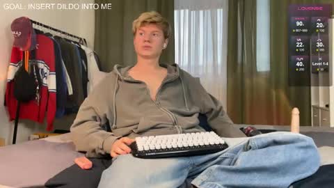 Snapshot of dinovichh chatting on 10/31/25, 12:50 Vlad Dinovich online show from 10/31/25, 12:50