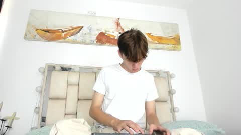 Snapshot of dioniso_69 chatting on 09/25/25, 01:48 apollo online show from 09/25/25, 01:48