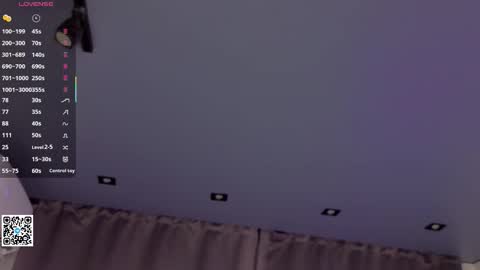 Snapshot of dionneslupe chatting on 10/20/25, 06:41 Ness online show from 10/20/25, 06:41