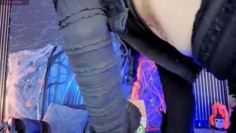 Snapshot of diosaa_golden chatting on 10/24/25, 08:49 DIOSA online show from 10/24/25, 08:49