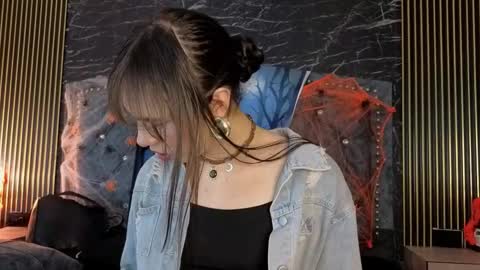 Snapshot of diosaa_golden chatting on 10/27/25, 08:24 DIOSA online show from 10/27/25, 08:24