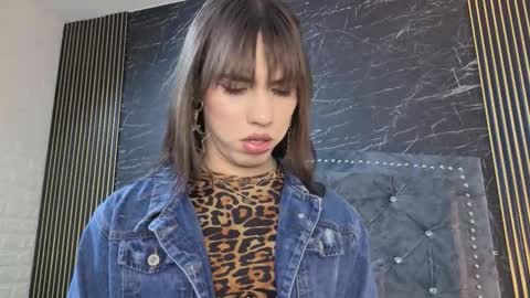 Snapshot of diosaa_golden chatting on 12/03/25, 08:51 DIOSA online show from 12/03/25, 08:51