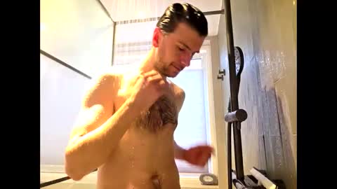 Snapshot of dirkbig23cm chatting on 12/18/25, 09:04 Dirk online show from 12/18/25, 09:04