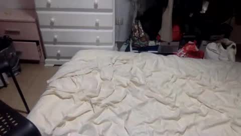 Snapshot of dirme chatting on 09/19/25, 09:32 dirme online show from 09/19/25, 09:32