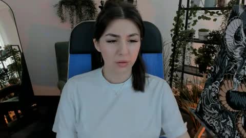 Snapshot of dirosee chatting on 04/19/26, 08:24 Di online show from 04/19/26, 08:24