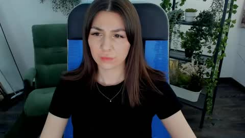 Snapshot of dirosee chatting on 05/22/26, 05:58 Di online show from 05/22/26, 05:58