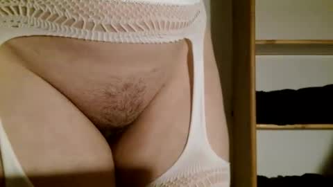 Snapshot of dirrty_girl_ chatting on 10/29/25, 10:33 Shelly online show from 10/29/25, 10:33