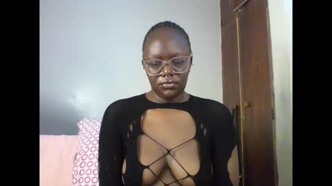 Snapshot of dirty_sweet_2 chatting on 12/14/25, 01:55 ELLE online show from 12/14/25, 01:55