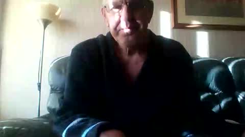 Snapshot of discovery63 chatting on 11/30/25, 11:03 discovery63 online show from 11/30/25, 11:03