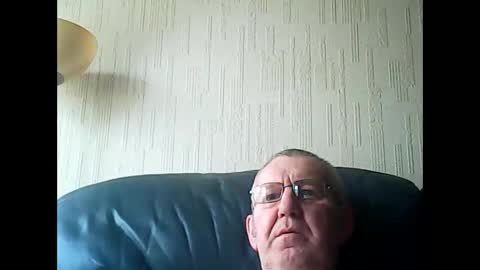 Snapshot of discovery63 chatting on 06/06/26, 02:33 discovery63 online show from 06/06/26, 02:33