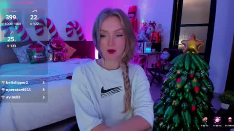 Snapshot of disney__princess chatting on 12/30/24, 11:26 JASMINE online show from 12/30/24, 11:26