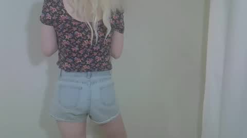 Snapshot of ditamilton chatting on 09/15/25, 07:47 DitaMilton online show from 09/15/25, 07:47