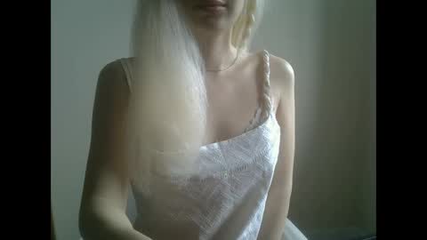 Snapshot of ditamilton chatting on 09/17/25, 11:12 DitaMilton online show from 09/17/25, 11:12