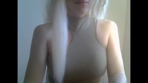 Snapshot of ditamilton chatting on 09/20/25, 11:33 DitaMilton online show from 09/20/25, 11:33