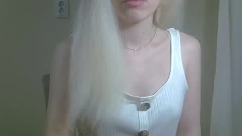 Snapshot of ditamilton chatting on 09/26/25, 07:40 DitaMilton online show from 09/26/25, 07:40