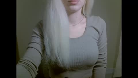 Snapshot of ditamilton chatting on 09/30/25, 07:52 DitaMilton online show from 09/30/25, 07:52