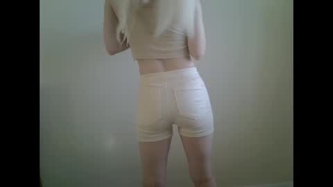 Snapshot of ditamilton chatting on 10/11/25, 01:42 DitaMilton online show from 10/11/25, 01:42