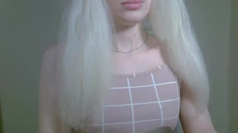 Snapshot of ditamilton chatting on 10/15/25, 07:36 DitaMilton online show from 10/15/25, 07:36