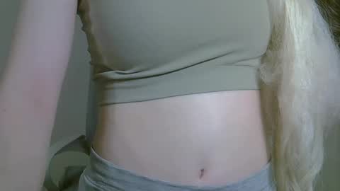 Snapshot of ditamilton chatting on 10/20/25, 08:42 DitaMilton online show from 10/20/25, 08:42