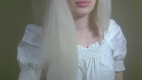 Snapshot of ditamilton chatting on 10/28/25, 08:33 DitaMilton online show from 10/28/25, 08:33