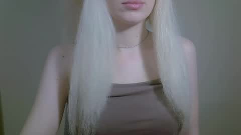 Snapshot of ditamilton chatting on 10/30/25, 08:42 DitaMilton online show from 10/30/25, 08:42