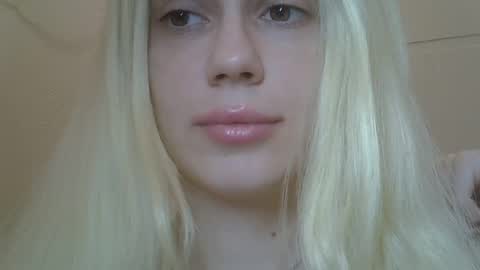 DitaMilton online show from 04/25/26, 07:00