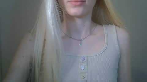 DitaMilton online show from 06/19/26, 08:34