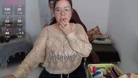 Snapshot of diva_milf chatting on 01/12/26, 07:41 Diva online show from 01/12/26, 07:41