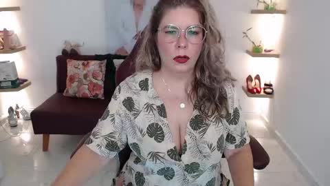 Snapshot of diva_milf chatting on 03/26/26, 07:30 Diva online show from 03/26/26, 07:30
