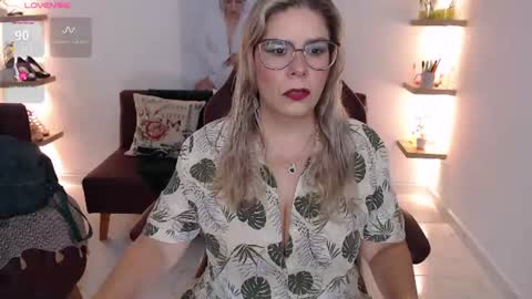 Snapshot of diva_milf chatting on 06/10/26, 07:13 Diva online show from 06/10/26, 07:13