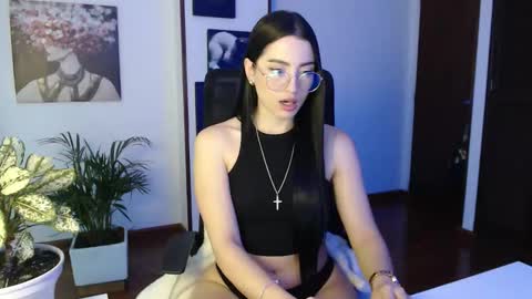 Snapshot of divineisis chatting on 11/06/25, 11:00 Hera online show from 11/06/25, 11:00