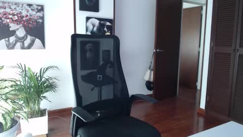 Snapshot of divineisis chatting on 11/20/25, 12:05 Hera online show from 11/20/25, 12:05